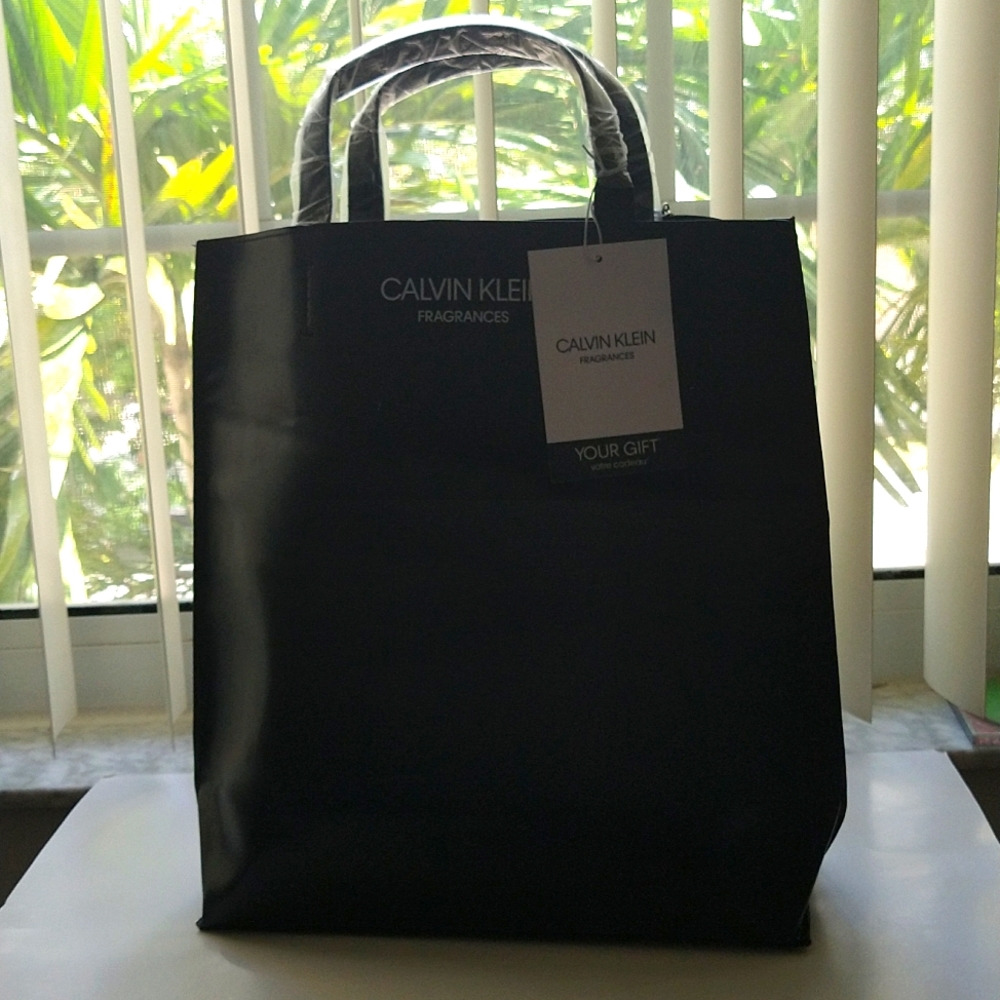 Calvin Klein black bag - Picture 1 of 2